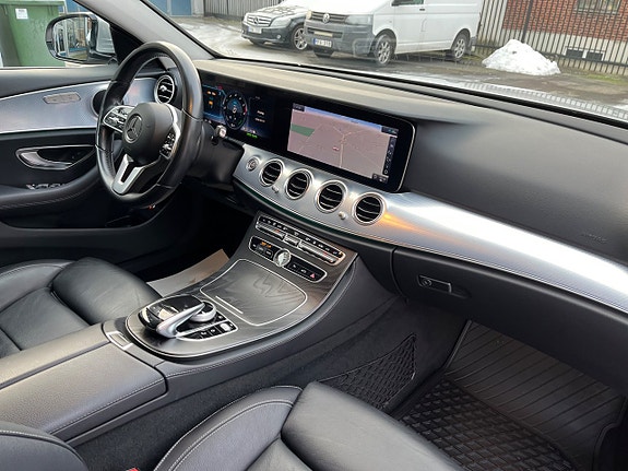 Mercedes-Benz E300 de 6 of 13