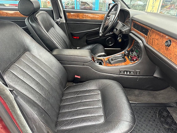 Daimler Sovereign 6 of 7