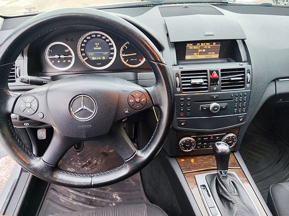 Mercedes-Benz C220 6 of 8