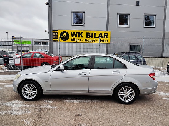 Mercedes-Benz C220 3 of 8