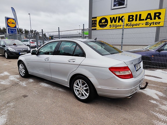 Mercedes-Benz C220 5 of 8