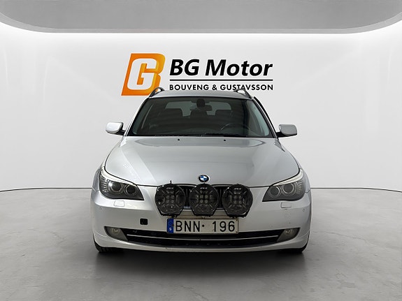 BMW 525 2 of 5