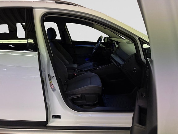 Volkswagen Golf Alltrack 18 of 20