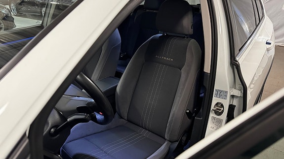 Volkswagen Golf Alltrack 12 of 20
