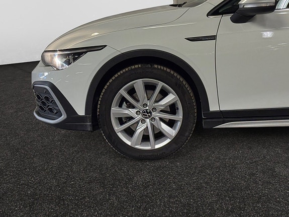Volkswagen Golf Alltrack 4 of 5