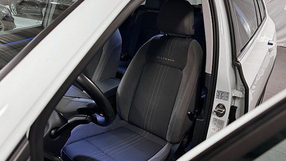 Volkswagen Golf Alltrack 13 of 21