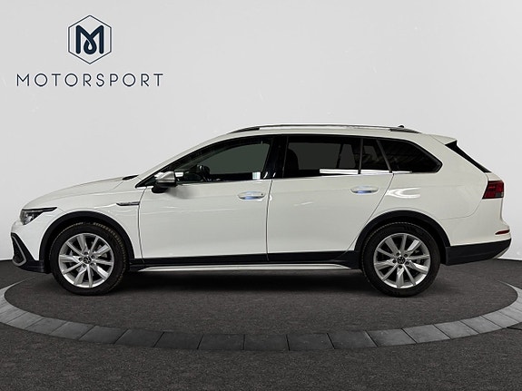 Volkswagen Golf Alltrack 3 of 5