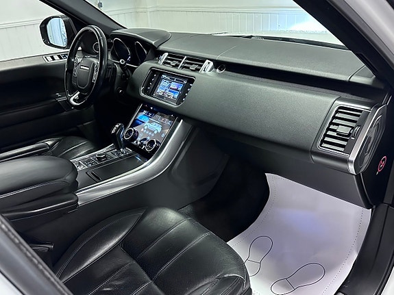 Land Rover Range Rover Sport 14 of 28