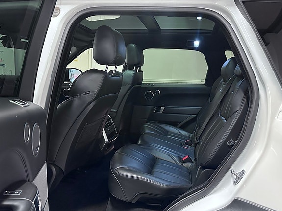 Land Rover Range Rover Sport 16 of 28