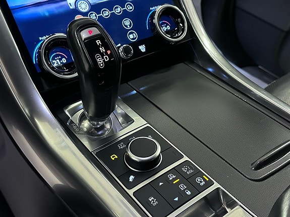Land Rover Range Rover Sport 22 of 28