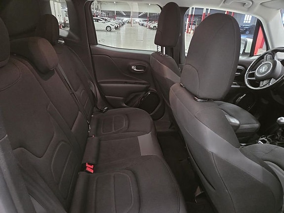 Jeep Renegade 5 of 10