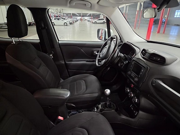 Jeep Renegade 4 of 10