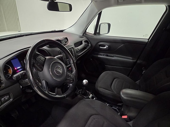 Jeep Renegade 10 of 10