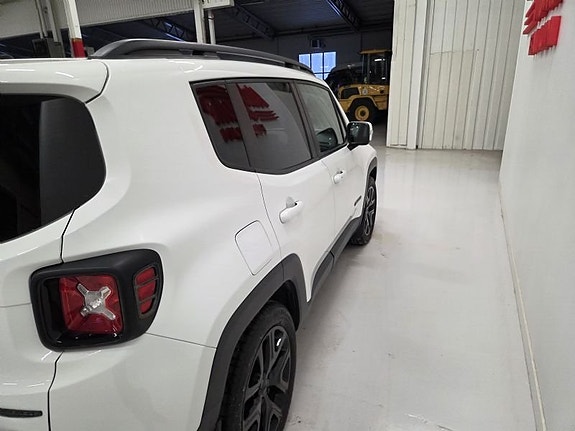 Jeep Renegade 6 of 10
