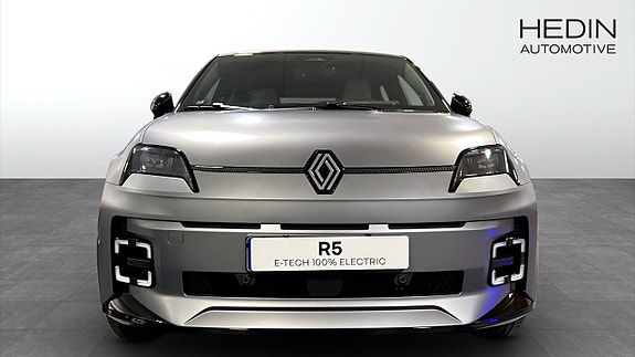 Renault 5 E-Tech 8 of 9