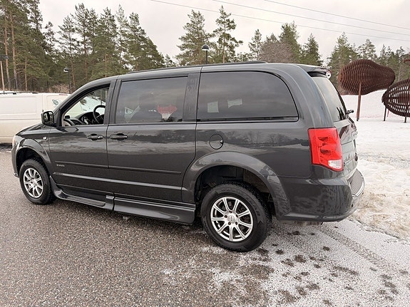 Dodge Grand Caravan 3 of 5