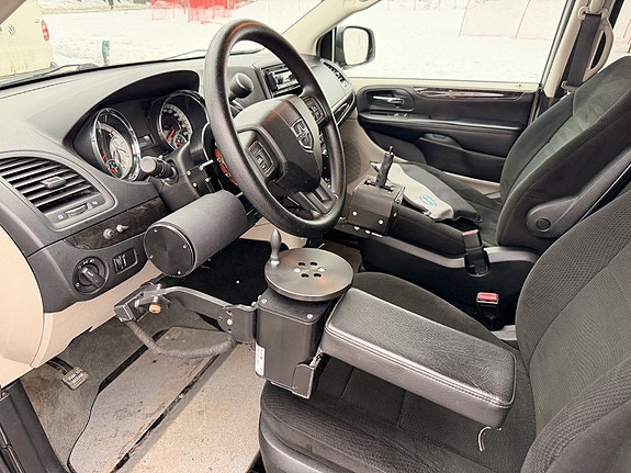 Dodge Grand Caravan 14 of 15