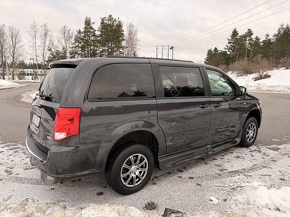 Dodge Grand Caravan 5 of 5