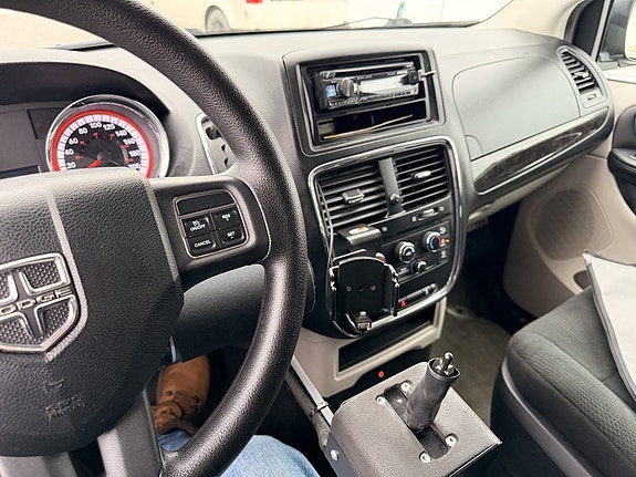 Dodge Grand Caravan 15 of 15