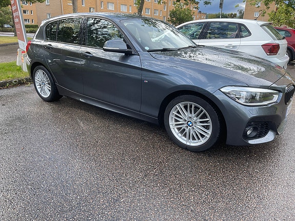 BMW 118i 2 of 8