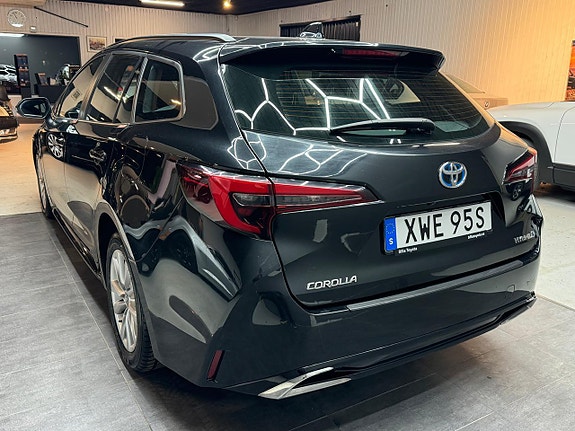 Toyota Corolla 4 of 5