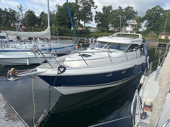Aquador 33 HT 2010, D6-370, 486h 2 of 5
