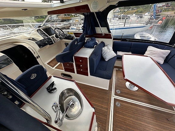 Aquador 33 HT 2010, D6-370, 486h 4 of 5