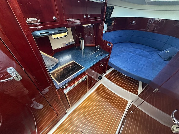 Aquador 33 HT 2010, D6-370, 486h 11 of 12
