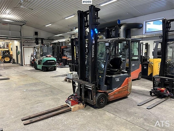 TOYOTA 8FBEK16T Motvikstruck (70,000:- ex moms)