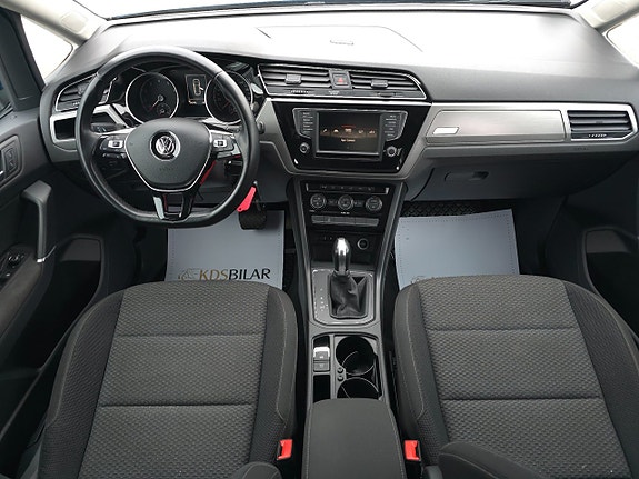 Volkswagen Touran 8 of 15