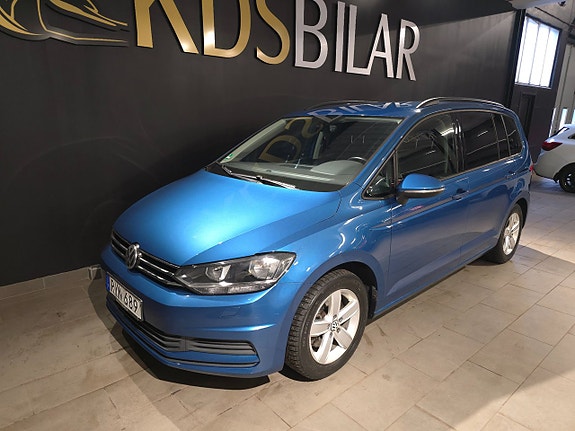Volkswagen Touran 2 of 5