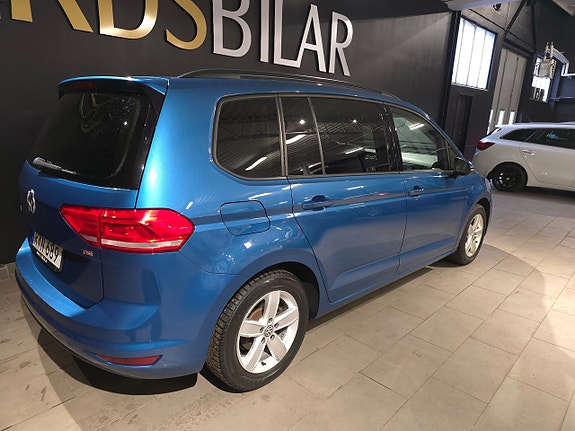 Volkswagen Touran 6 of 15