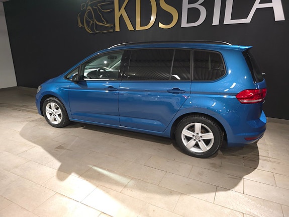 Volkswagen Touran 3 of 5
