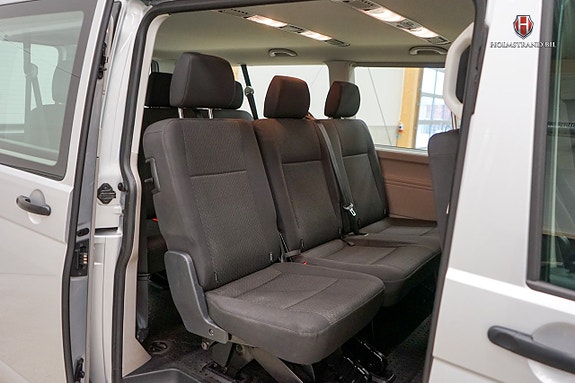 Volkswagen Caravelle 10 of 17