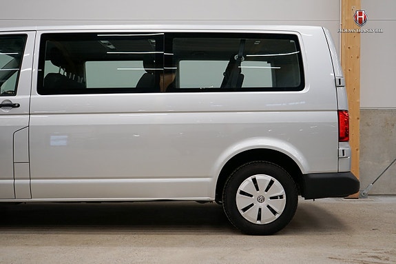 Volkswagen Caravelle 7 of 17