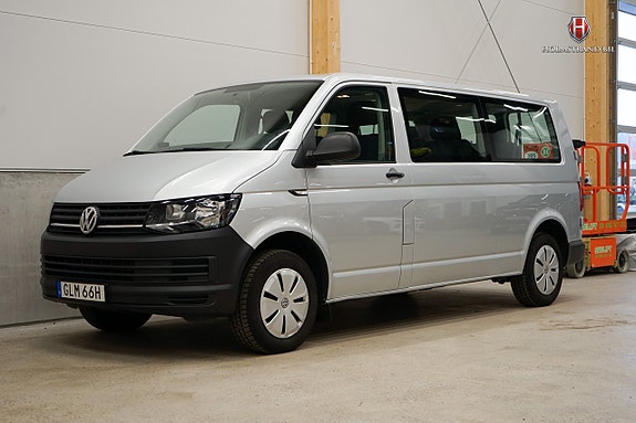 Volkswagen Caravelle 3 of 5