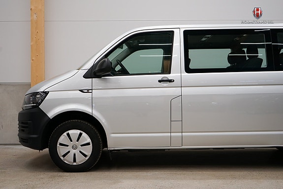 Volkswagen Caravelle 6 of 17