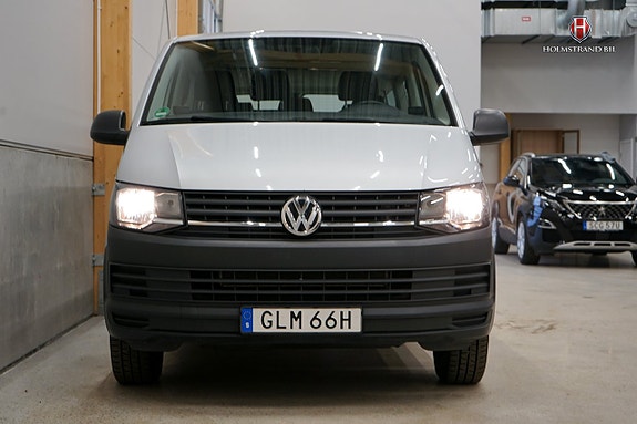 Volkswagen Caravelle 5 of 5