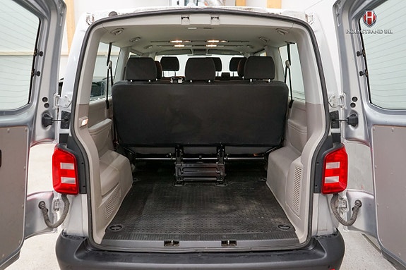 Volkswagen Caravelle 8 of 17