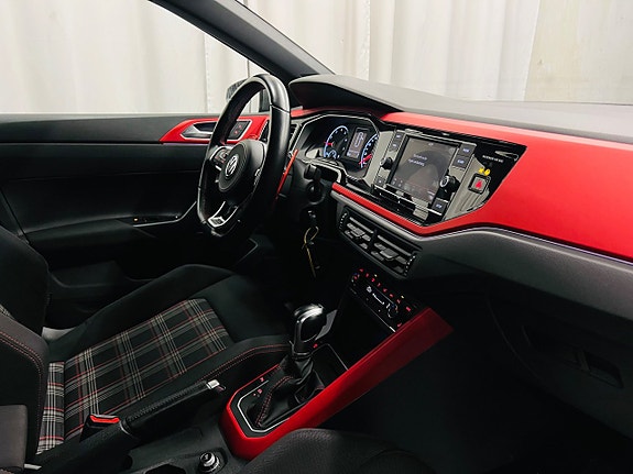 Volkswagen Polo 18 of 27