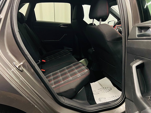 Volkswagen Polo 21 of 27
