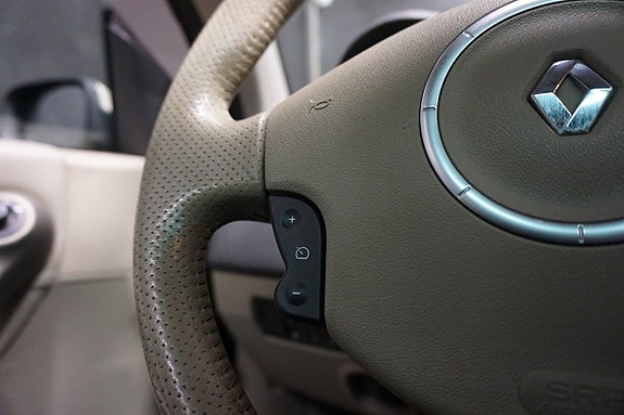 Renault Megane 17 of 22