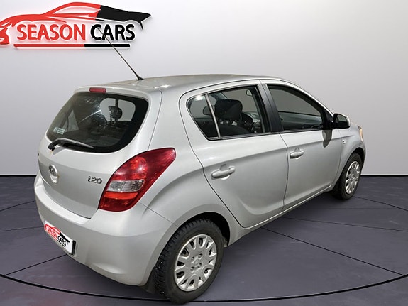 Hyundai i20 2 of 5