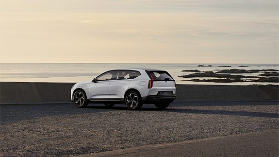 Volvo EX60 12 of 30
