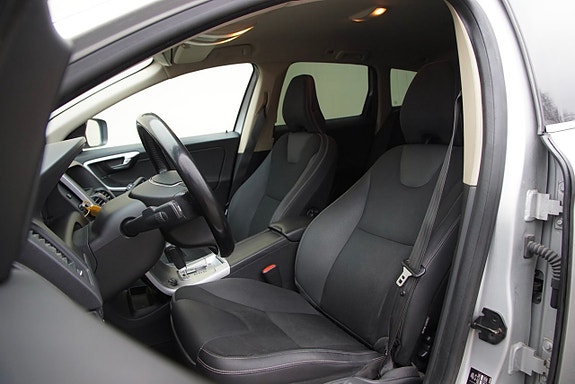 Volvo XC60 14 of 20