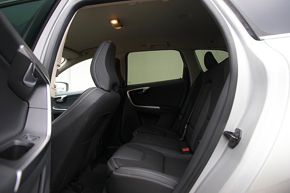 Volvo XC60 13 of 20