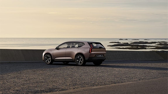 Volvo EX60 18 of 27