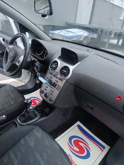 Opel Corsa 11 of 14
