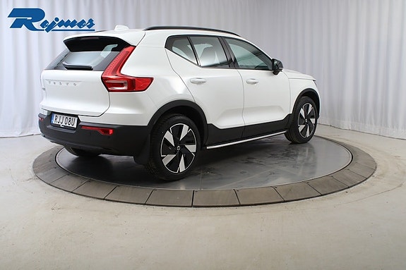 Volvo EX40 3 of 22