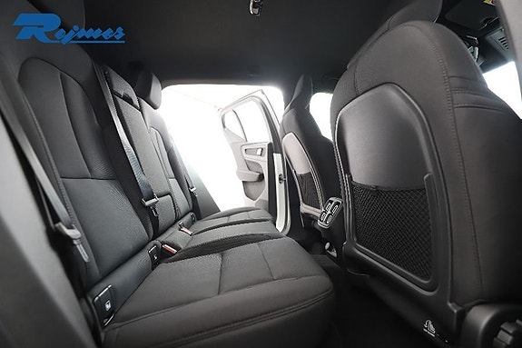 Volvo EX40 8 of 22